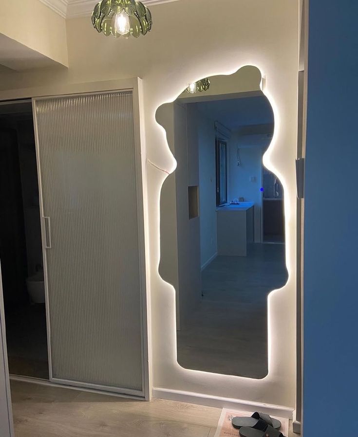 Bear Shaped LED Wall Mirror – 160×75 cm